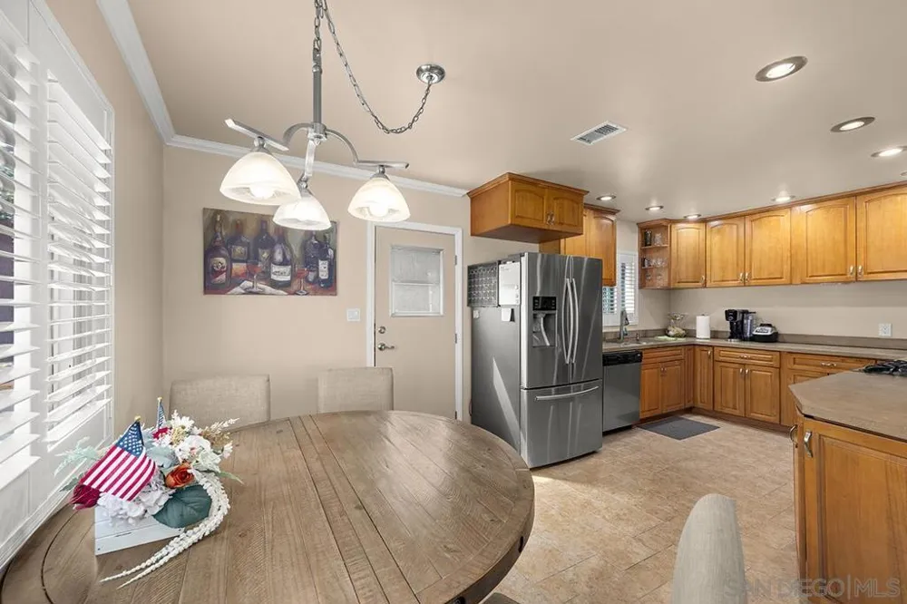 1157 Via Loma Vista El Cajon, CA 92019