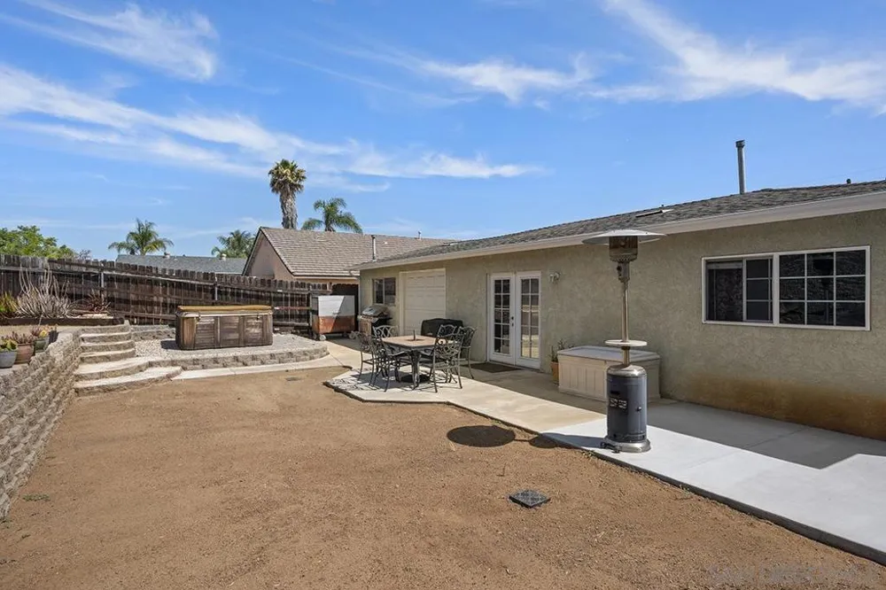 1157 Via Loma Vista El Cajon, CA 92019
