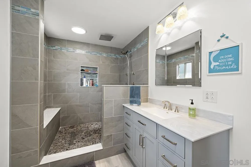 1157 Via Loma Vista El Cajon, CA 92019