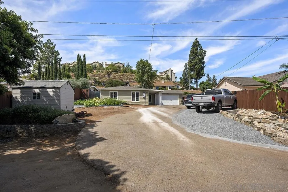 1157 Via Loma Vista El Cajon, CA 92019