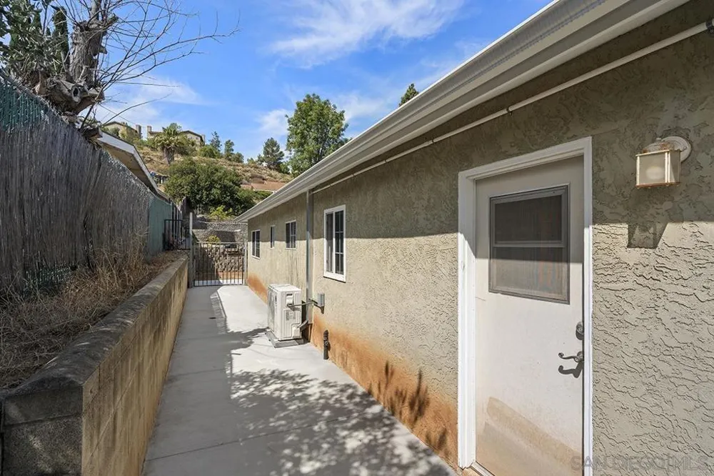 1157 Via Loma Vista El Cajon, CA 92019