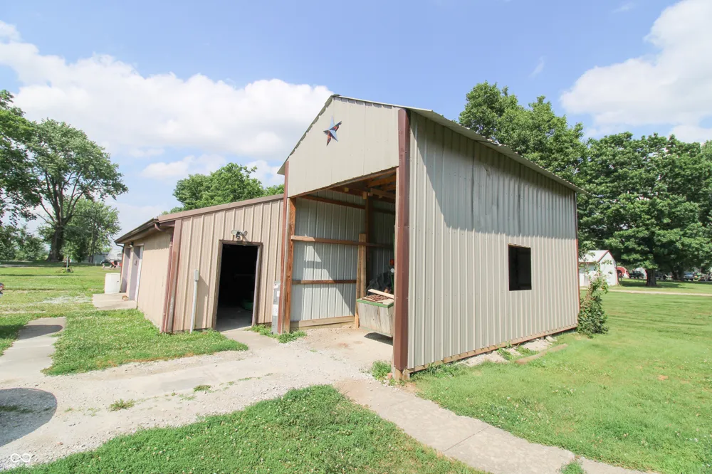 2295 S Poplar Street Vallonia, IN 47281