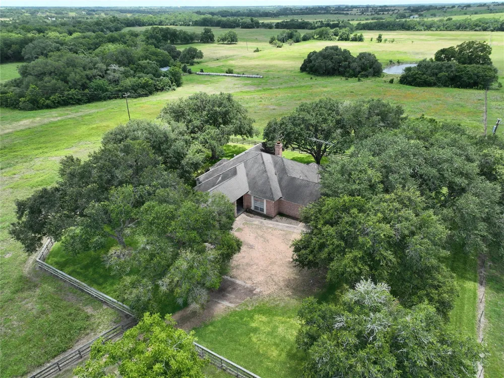 1552 Holub Road Schulenburg, TX 78956