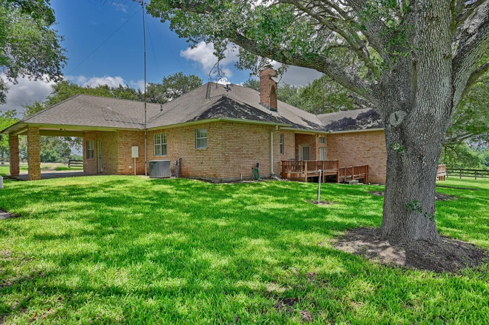 1552 Holub Road Schulenburg, TX 78956
