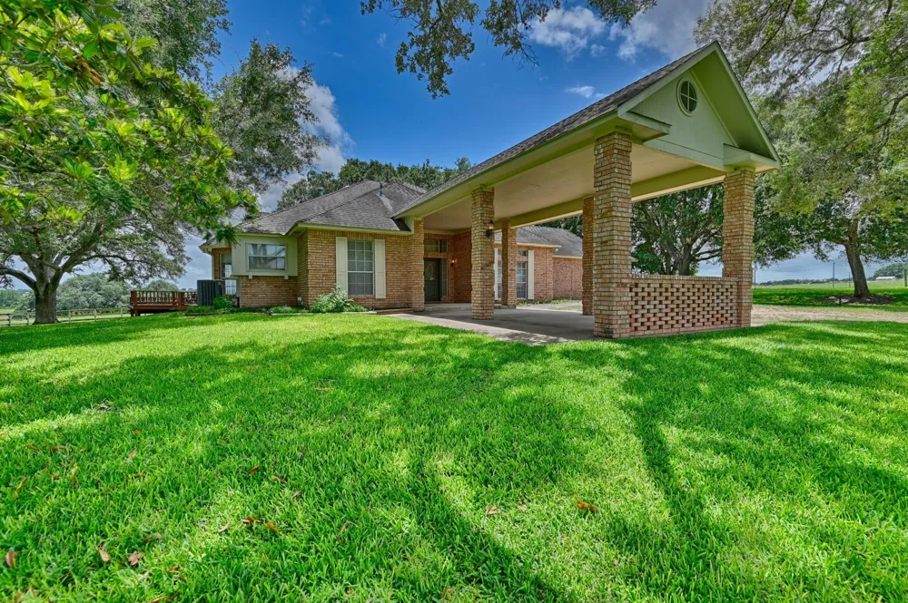 1552 Holub Road Schulenburg, TX 78956