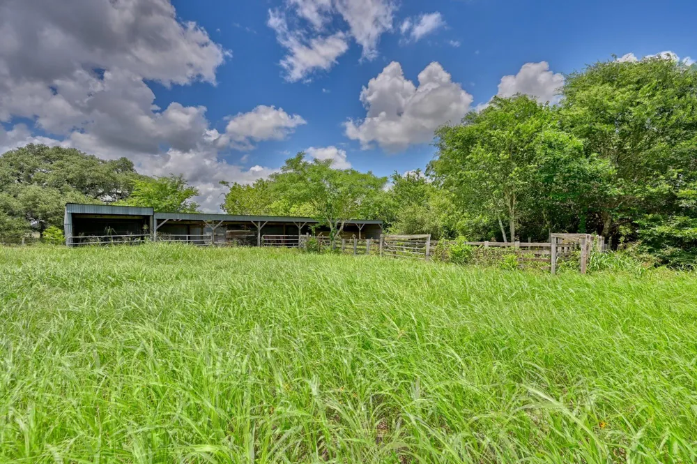 1552 Holub Road Schulenburg, TX 78956
