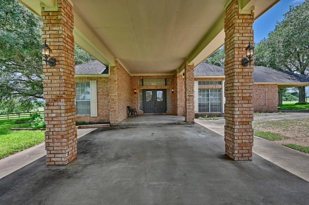 1552 Holub Road Schulenburg, TX 78956