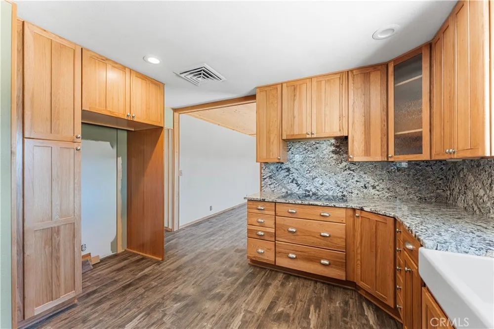 9715 Northside Leona Valley, CA 93551