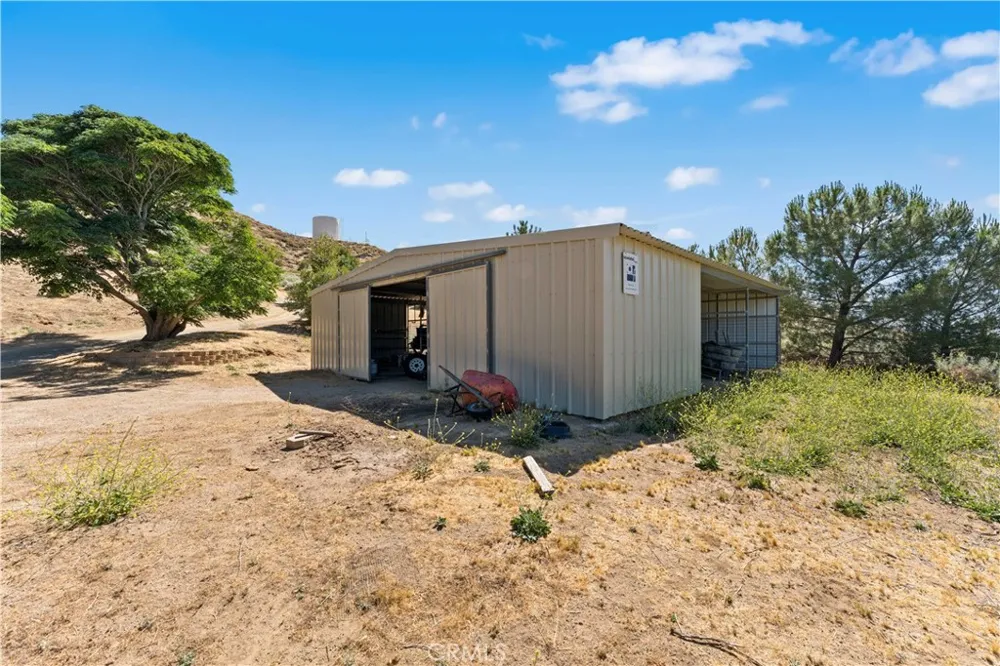 9715 Northside Leona Valley, CA 93551