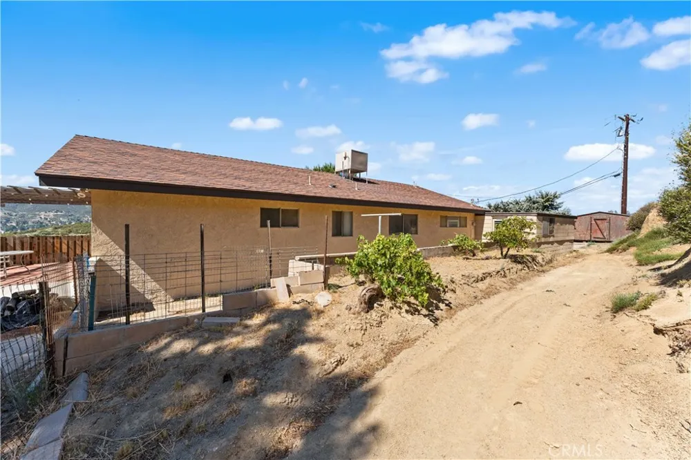 9715 Northside Leona Valley, CA 93551