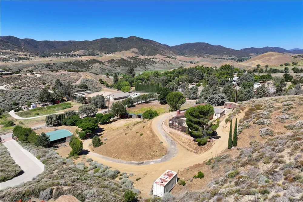 9715 Northside Leona Valley, CA 93551
