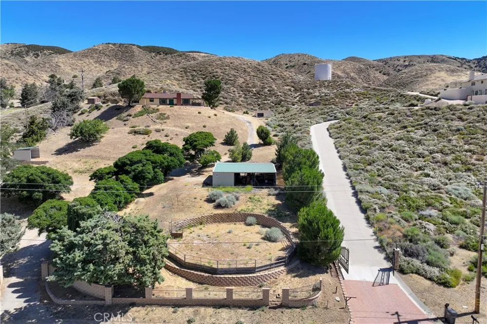 9715 Northside Leona Valley, CA 93551