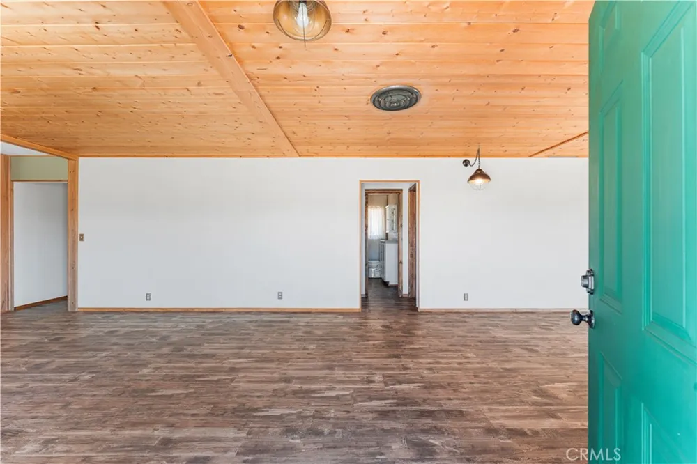 9715 Northside Leona Valley, CA 93551