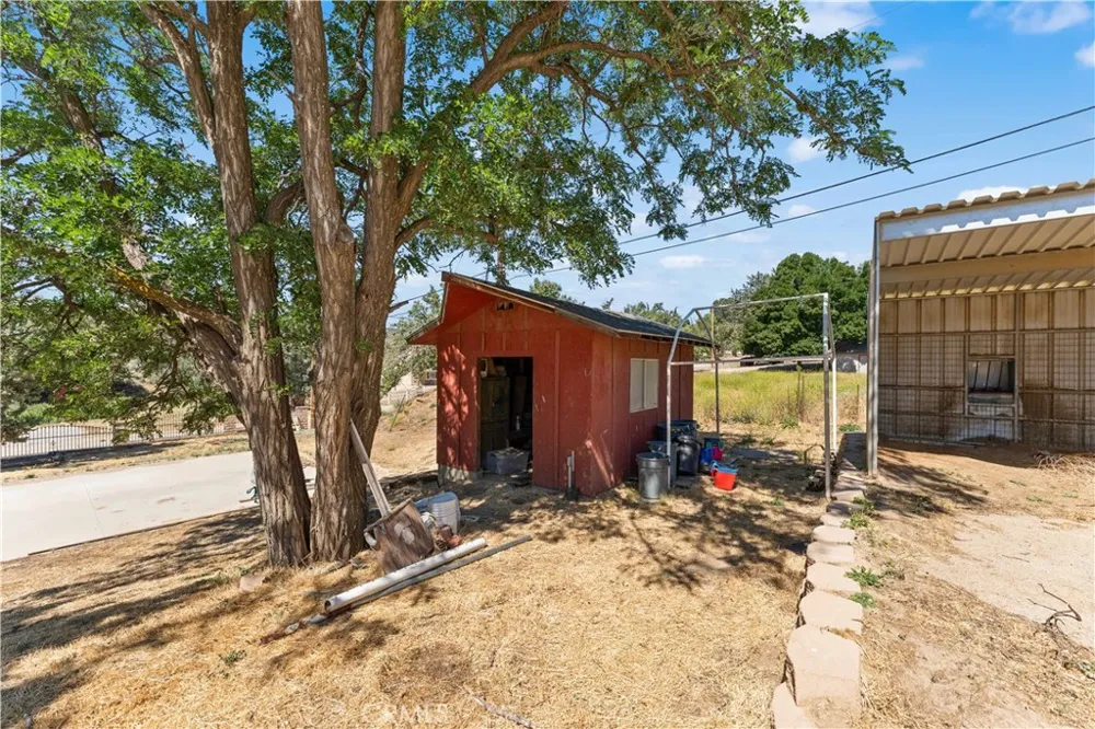 9715 Northside Leona Valley, CA 93551