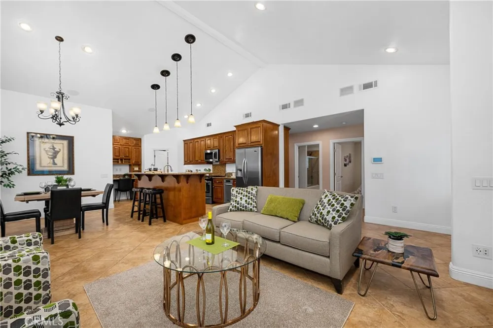 3702 Petaluma Long Beach, CA 90808