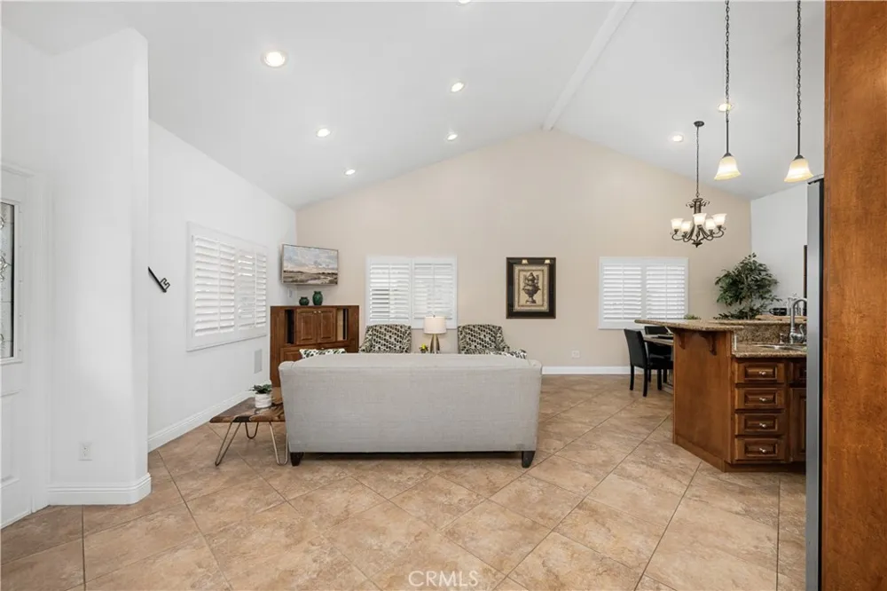 3702 Petaluma Long Beach, CA 90808