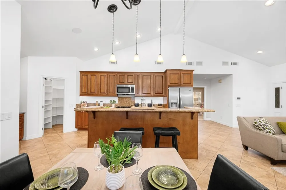 3702 Petaluma Long Beach, CA 90808