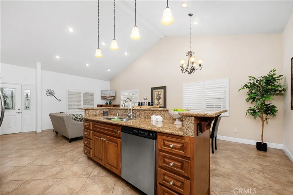 3702 Petaluma Long Beach, CA 90808