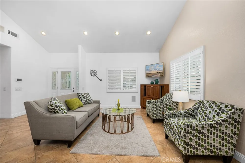 3702 Petaluma Long Beach, CA 90808