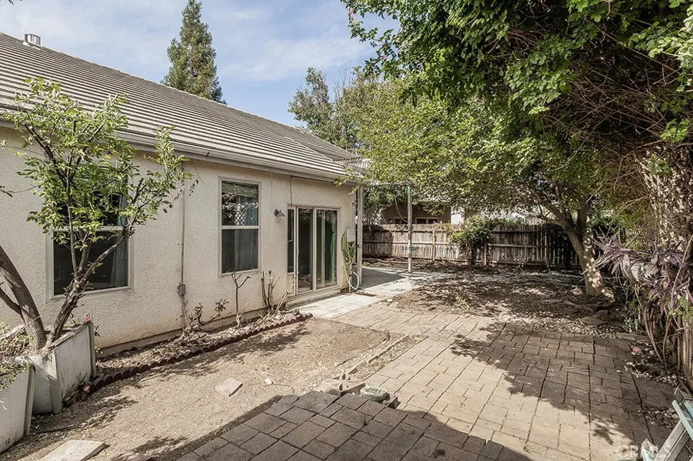 6589 E Michigan Fresno, CA 93727