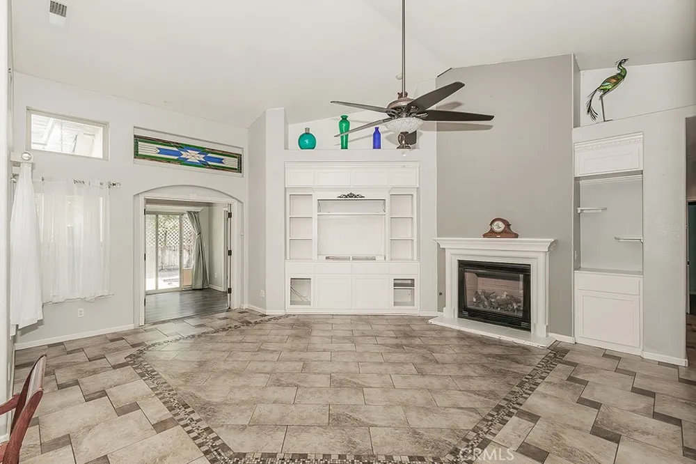 6589 E Michigan Fresno, CA 93727