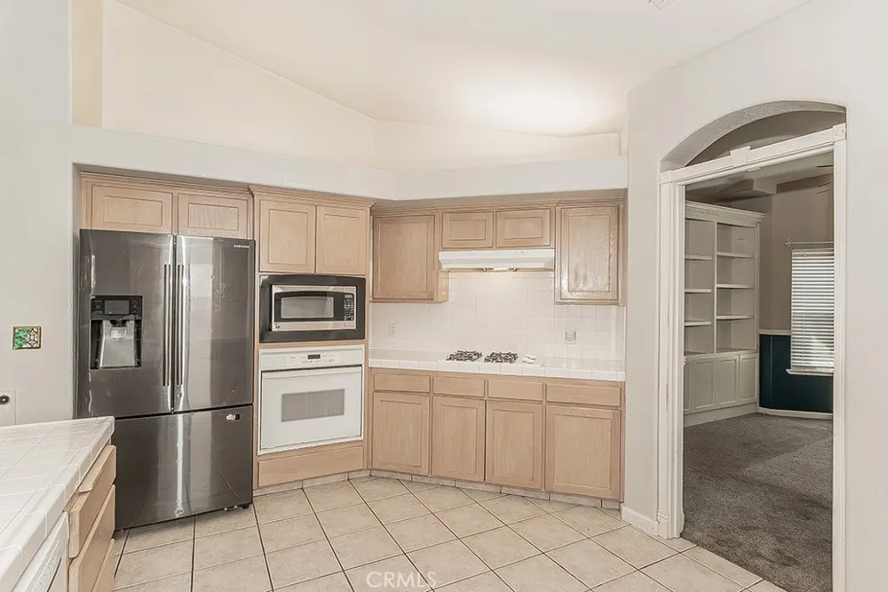6589 E Michigan Fresno, CA 93727
