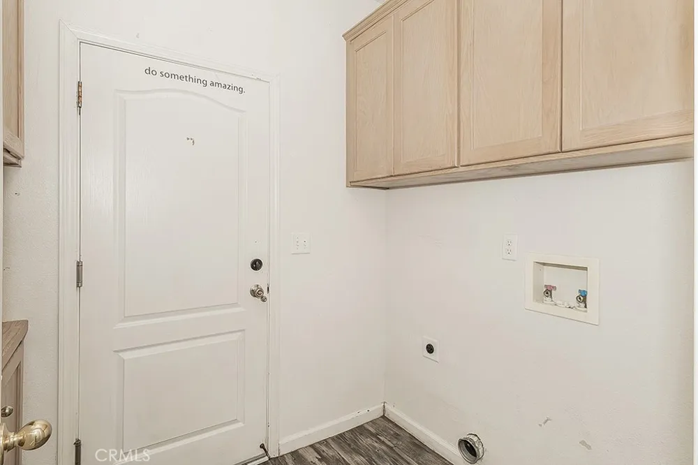 6589 E Michigan Fresno, CA 93727