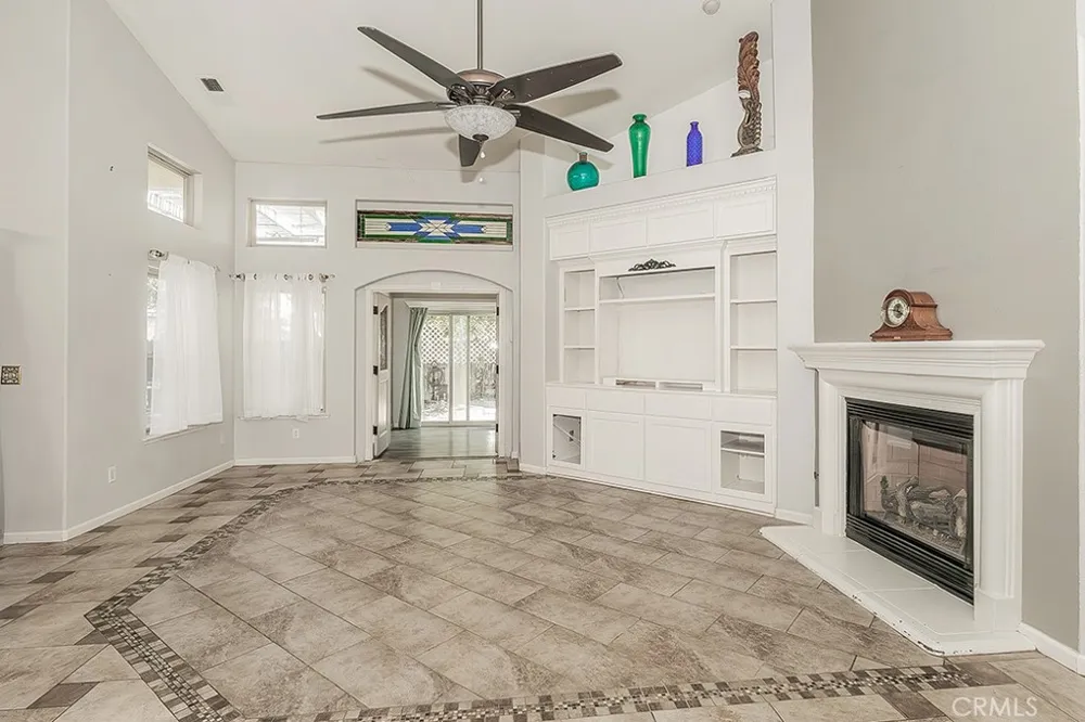 6589 E Michigan Fresno, CA 93727