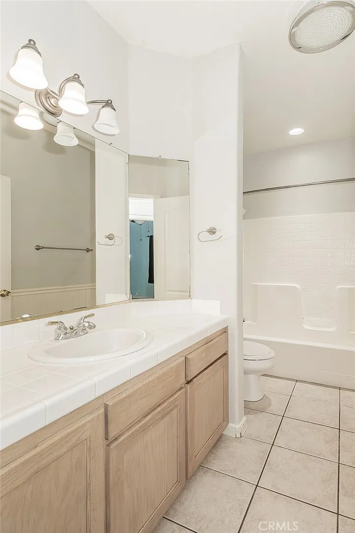 6589 E Michigan Fresno, CA 93727