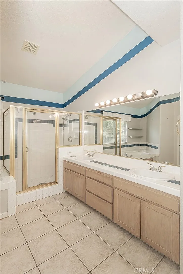 6589 E Michigan Fresno, CA 93727