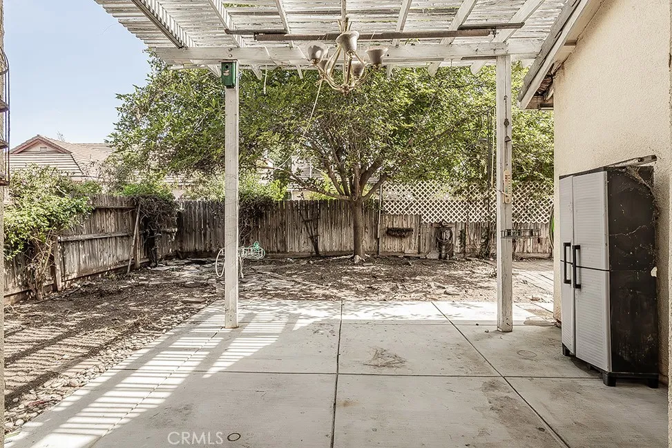 6589 E Michigan Fresno, CA 93727