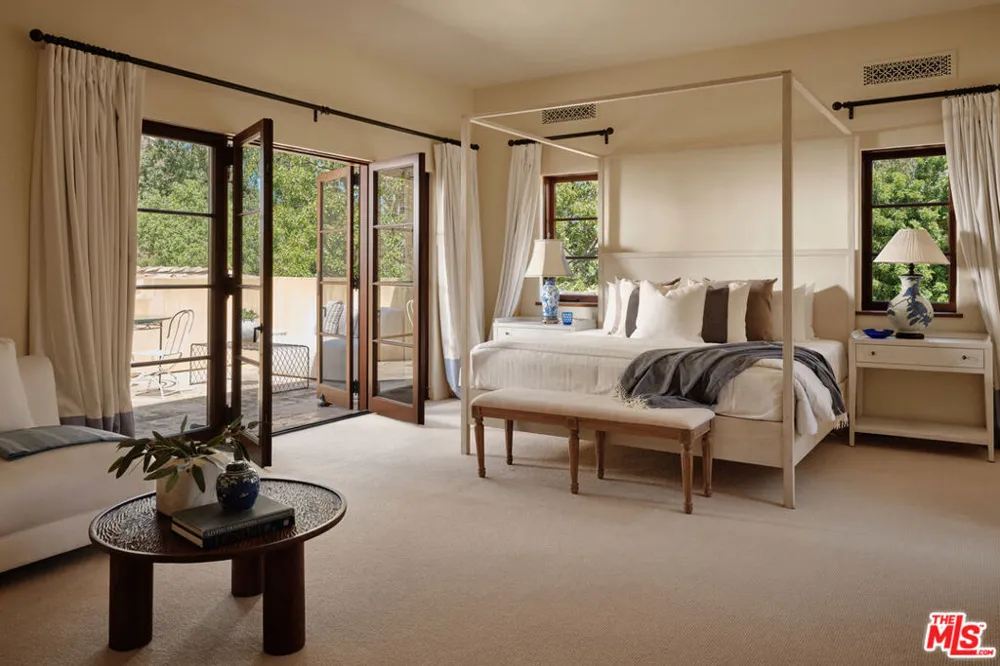 10939 Chalon Road Los Angeles, CA 90077