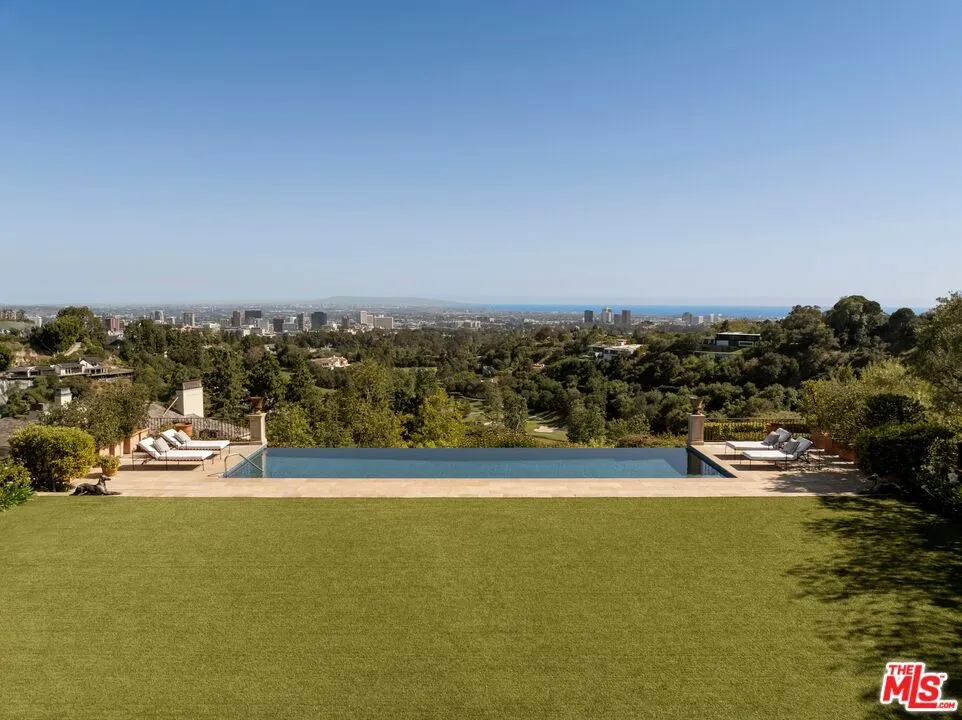 10939 Chalon Road Los Angeles, CA 90077