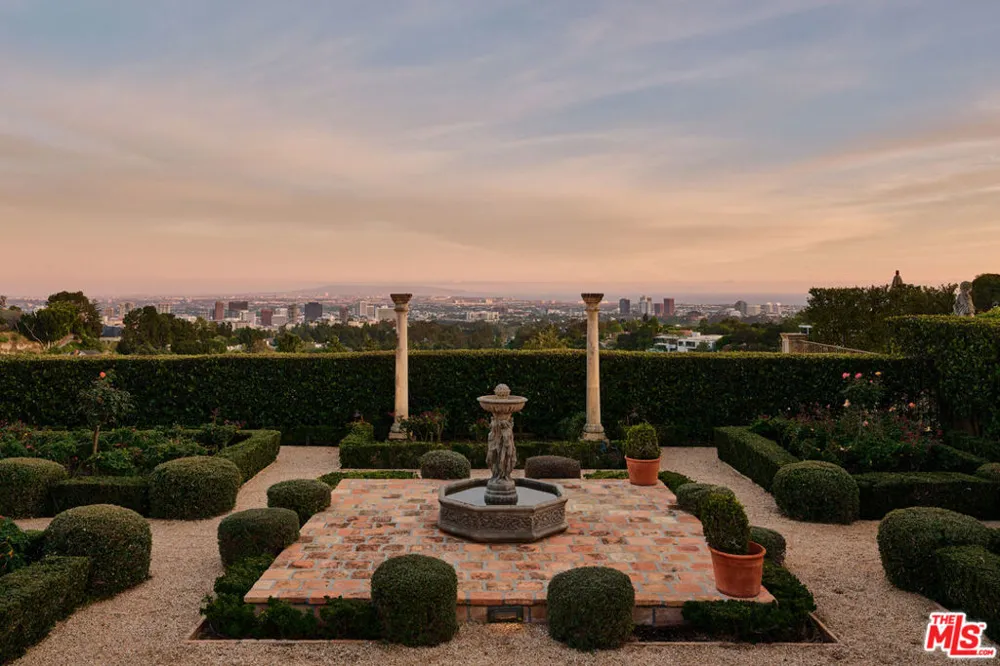 10939 Chalon Road Los Angeles, CA 90077