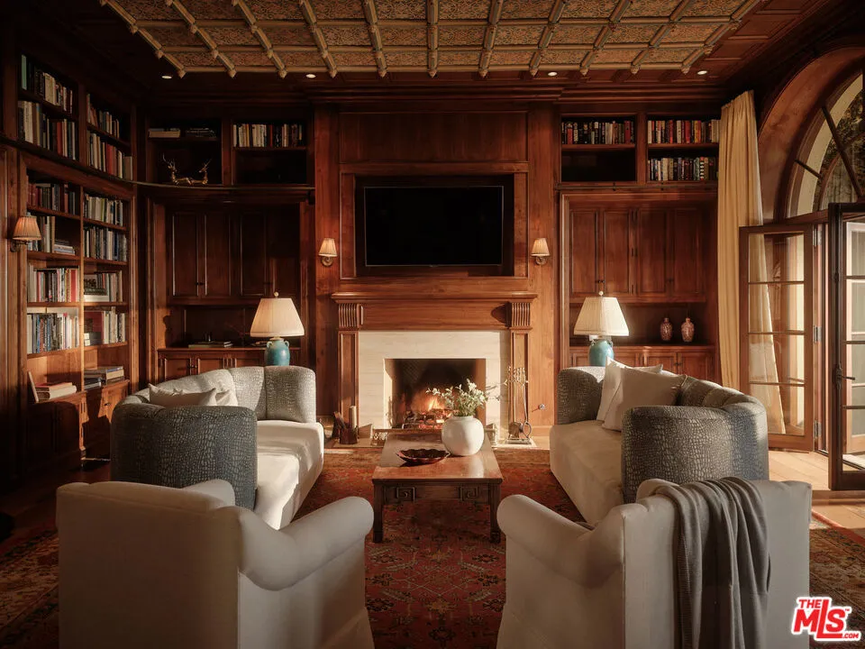 10939 Chalon Road Los Angeles, CA 90077
