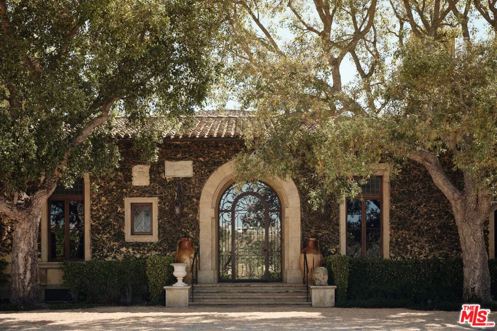10939 Chalon Road Los Angeles, CA 90077