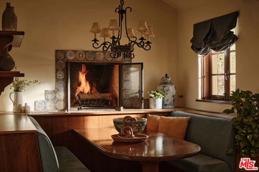 10939 Chalon Road Los Angeles, CA 90077