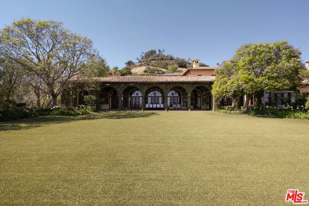 10939 Chalon Road Los Angeles, CA 90077