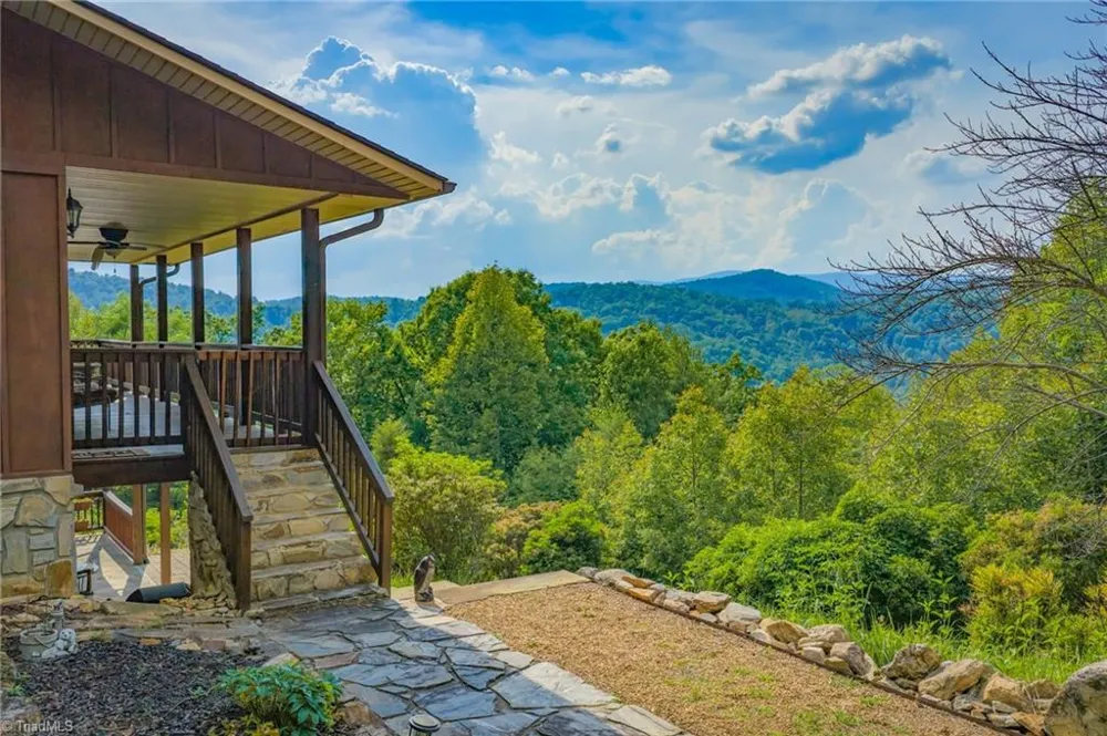 605 Valley View Drive Purlear, NC 28665