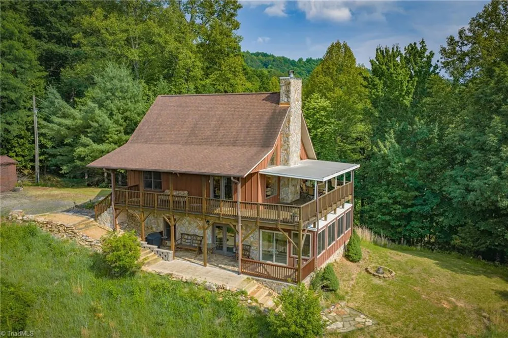 605 Valley View Drive Purlear, NC 28665