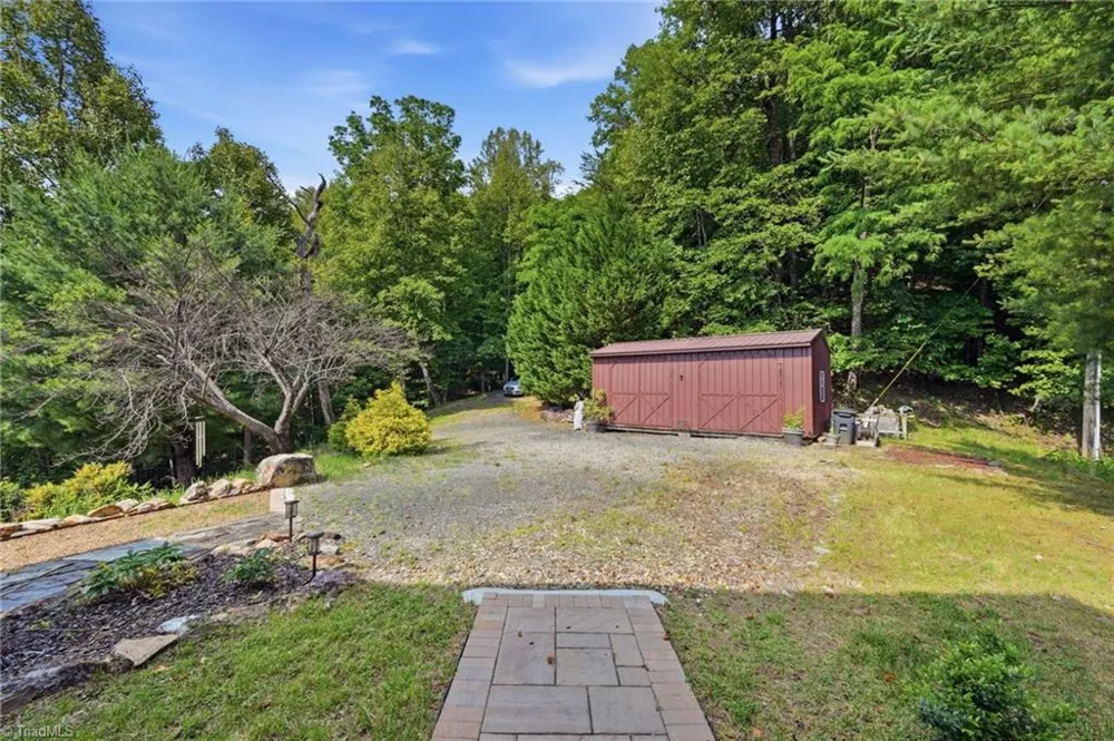 605 Valley View Drive Purlear, NC 28665