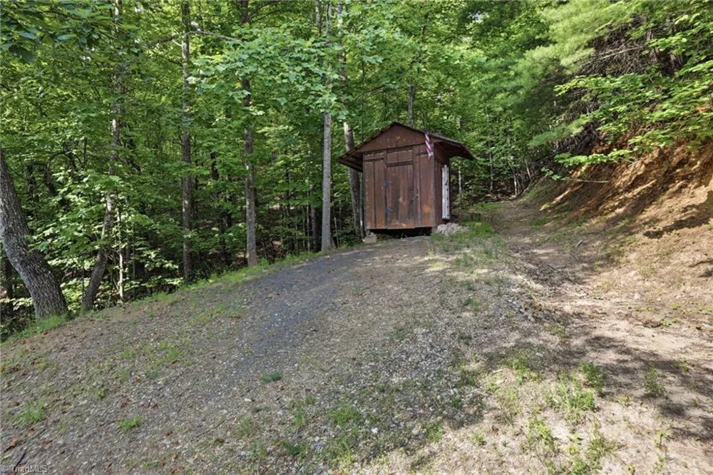 605 Valley View Drive Purlear, NC 28665