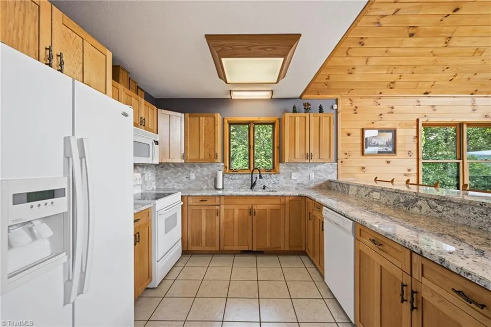 605 Valley View Drive Purlear, NC 28665