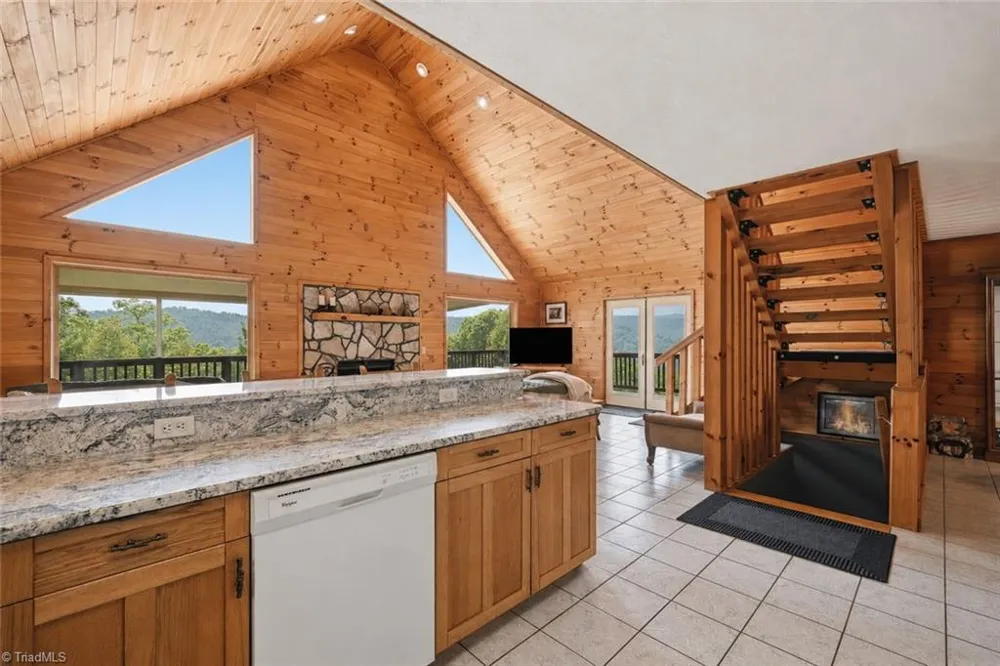 605 Valley View Drive Purlear, NC 28665