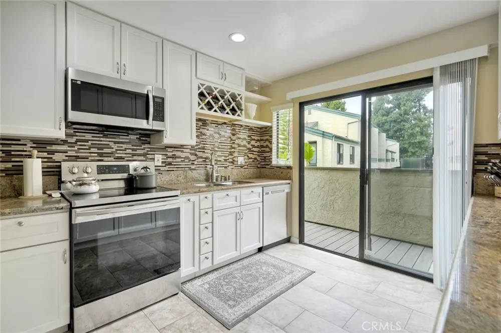 3304 Caminito Eastbluff #143 La Jolla, CA 92037