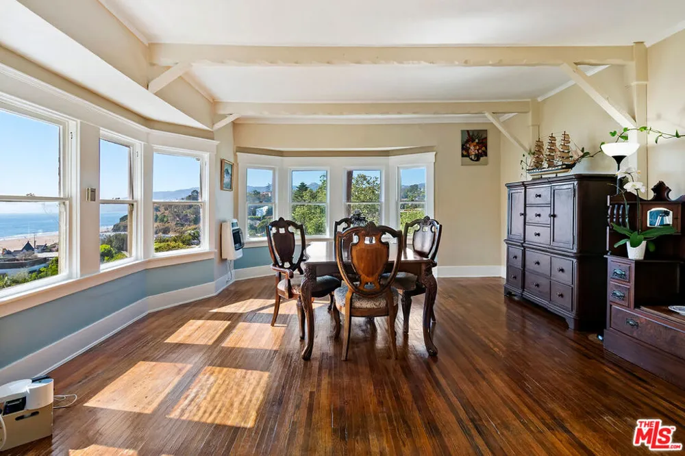 207 Ocean Ave Ext Santa Monica, CA 90402