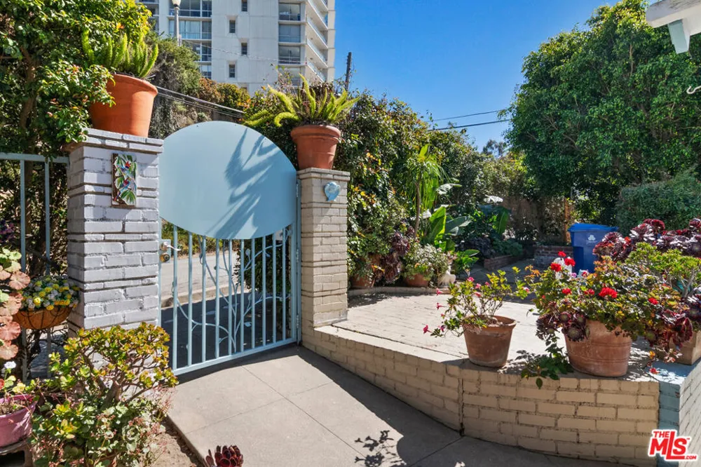 207 Ocean Ave Ext Santa Monica, CA 90402