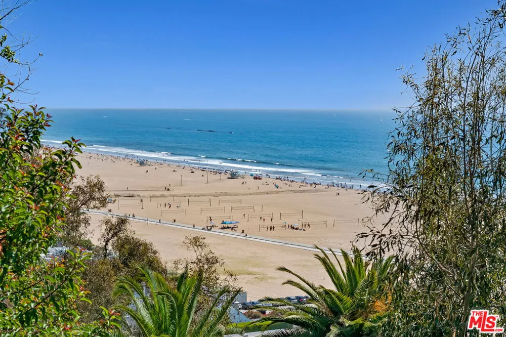 207 Ocean Ave Ext Santa Monica, CA 90402