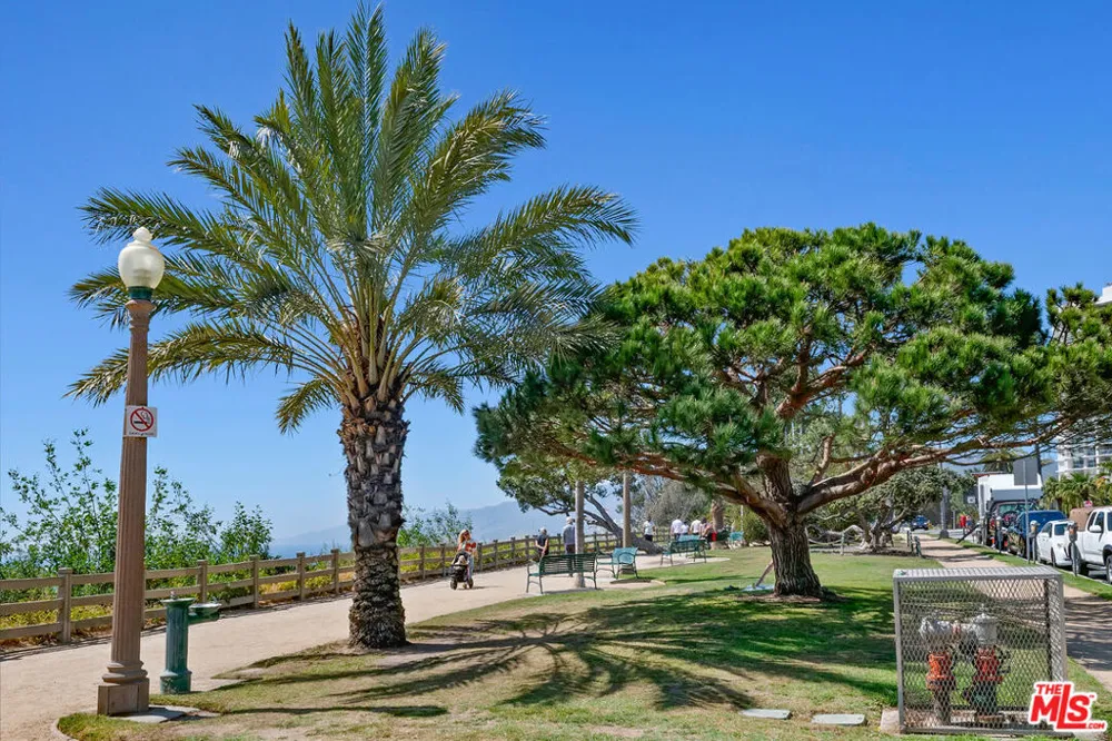 207 Ocean Ave Ext Santa Monica, CA 90402