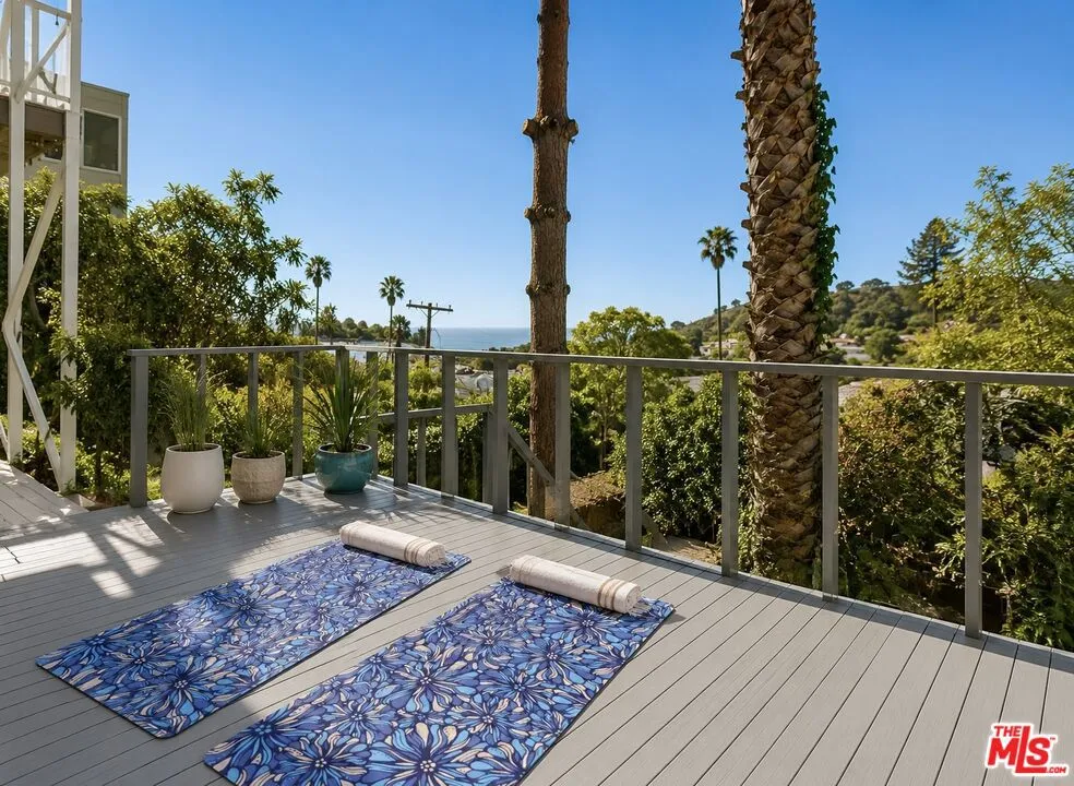 207 Ocean Ave Ext Santa Monica, CA 90402